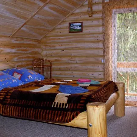 троє поросят Lodge *