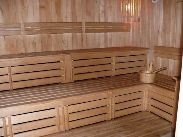 троє поросят Lodge Slavske